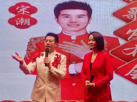 知名歌手宋潮《中国红起来》发布会圆满成功 ——家国情怀在红红火火的音乐中演绎、传递 知名歌手宋潮《中国红起来》发布会圆满成功 ——家国情怀在红红火火的音乐中演绎、传递